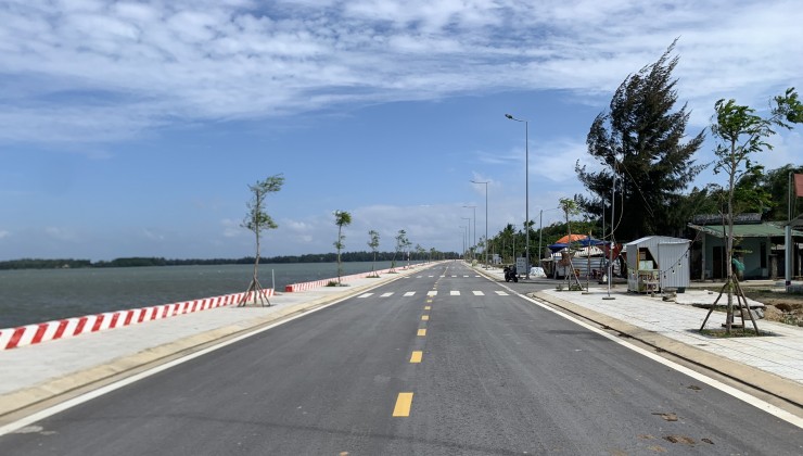 Bán đất Đức Phổ Mặt tiền View Đầm An Khê, đường nhựa 15m, giá rẻ